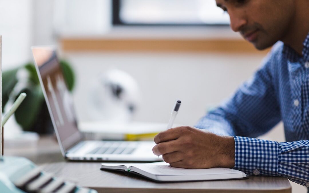 Nunca es tarde para seguir aprendiendo: Por qué continuar estudiando siendo adulto profesional